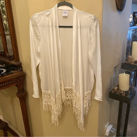 LUCY LOVE Women White Crochet Lace Fringe Asymmetrical Open Cardigan Size Small - Picture 1 of 7